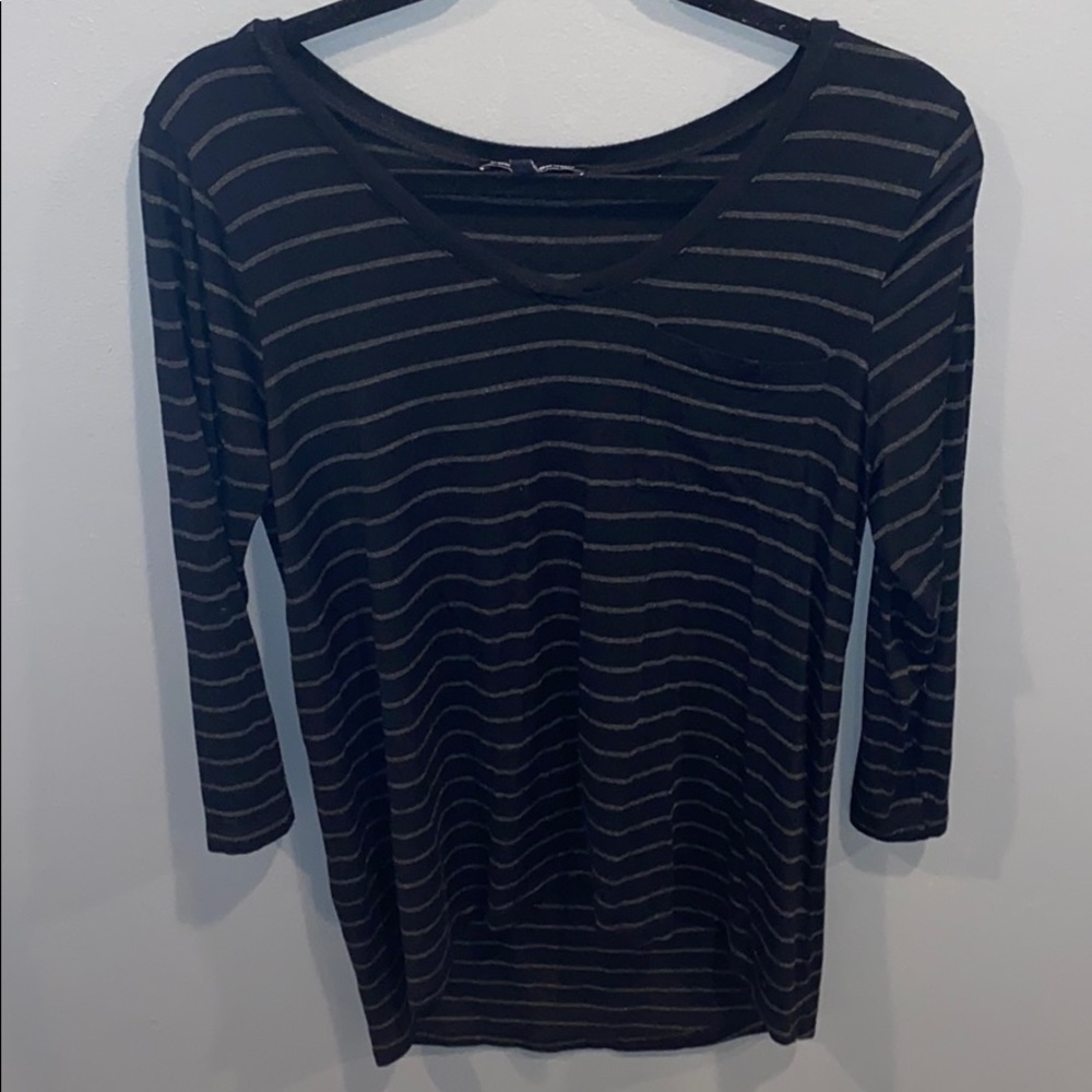 Long sleeve vneck with pocket